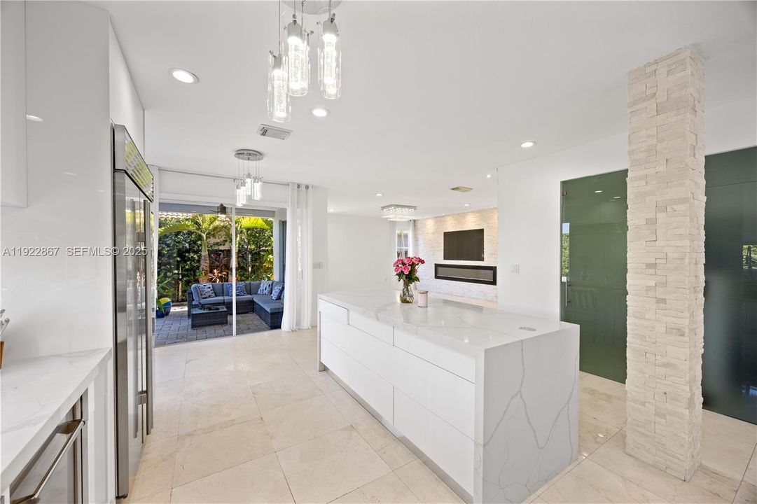 En Venta: $999,000 (5 camas, 4 baños, 2747 Pies cuadrados)