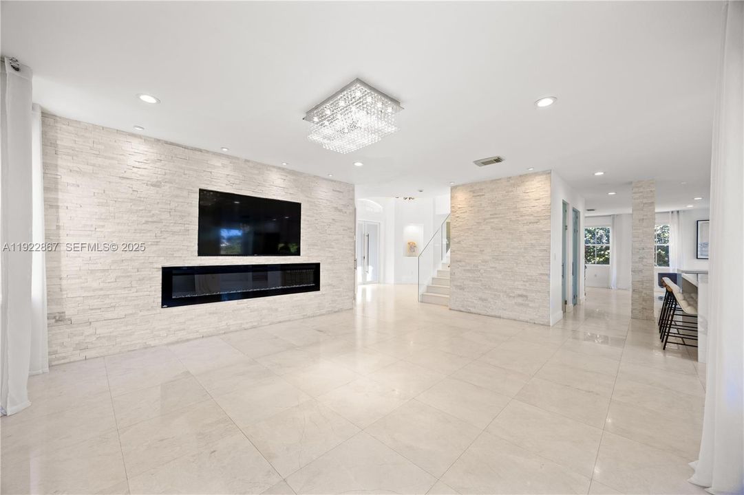 En Venta: $999,000 (5 camas, 4 baños, 2747 Pies cuadrados)