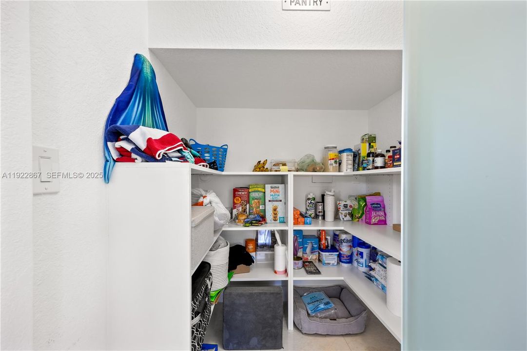 En Venta: $999,000 (5 camas, 4 baños, 2747 Pies cuadrados)