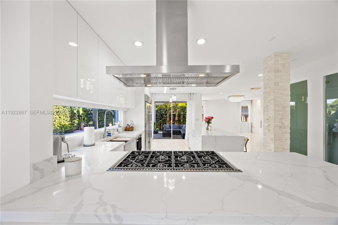 En Venta: $999,000 (5 camas, 4 baños, 2747 Pies cuadrados)