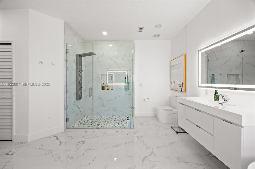 En Venta: $999,000 (5 camas, 4 baños, 2747 Pies cuadrados)