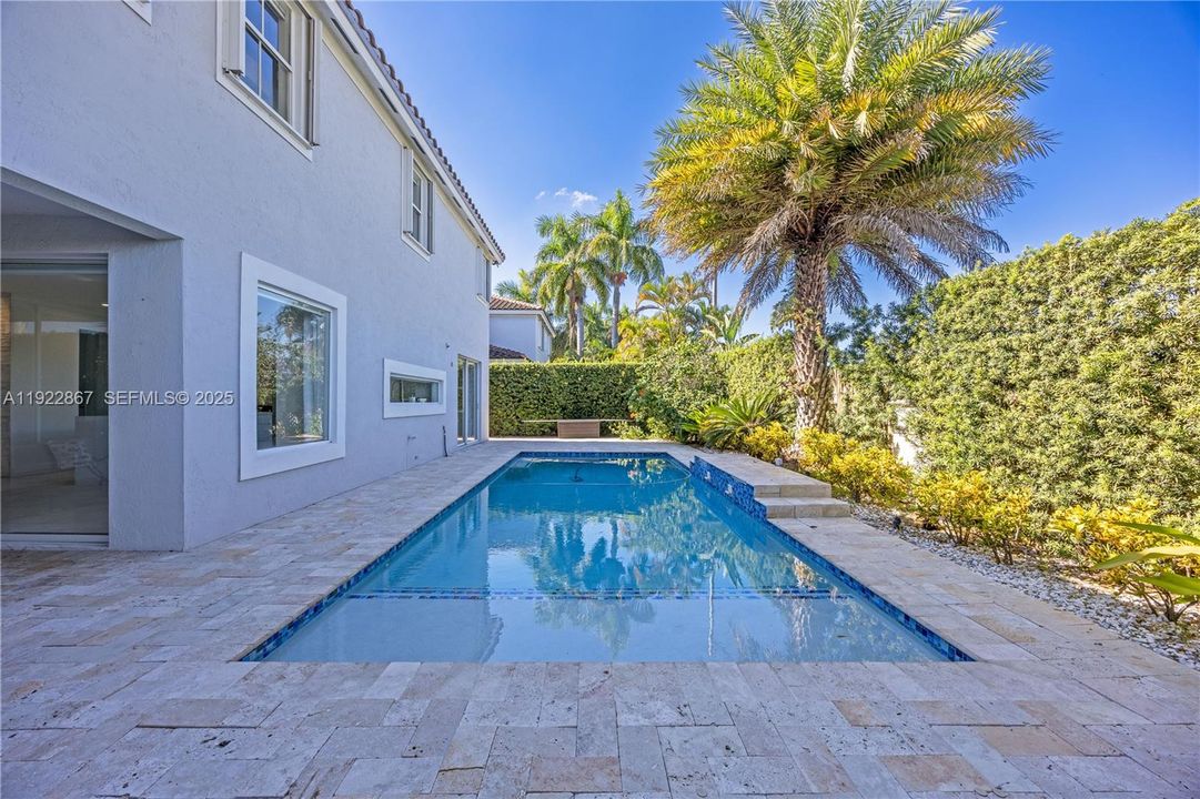 En Venta: $999,000 (5 camas, 4 baños, 2747 Pies cuadrados)