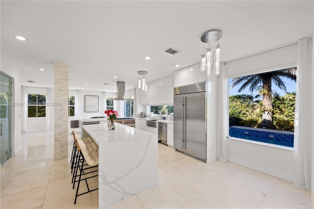 En Venta: $999,000 (5 camas, 4 baños, 2747 Pies cuadrados)