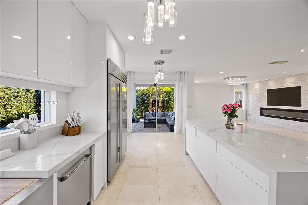 En Venta: $999,000 (5 camas, 4 baños, 2747 Pies cuadrados)