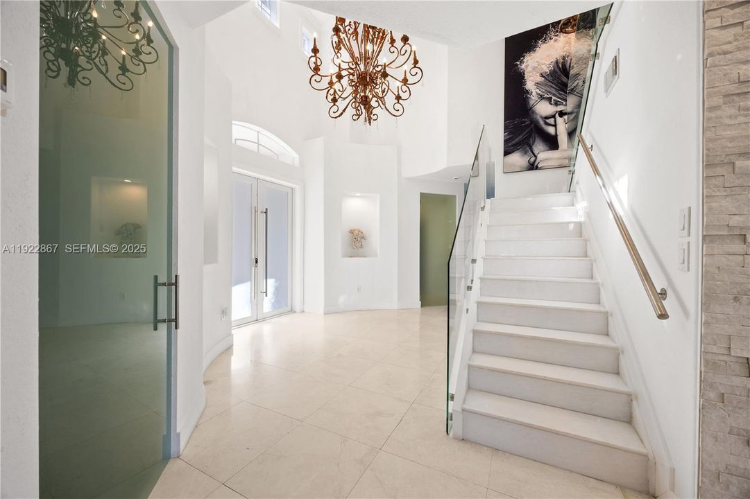 En Venta: $999,000 (5 camas, 4 baños, 2747 Pies cuadrados)