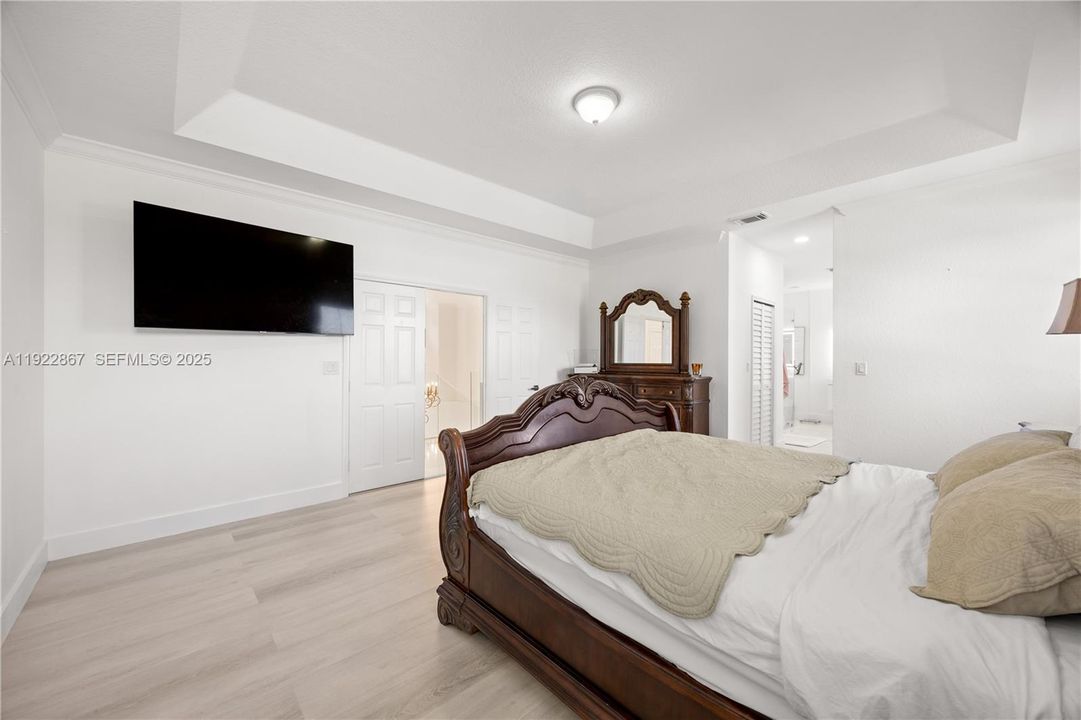 En Venta: $999,000 (5 camas, 4 baños, 2747 Pies cuadrados)