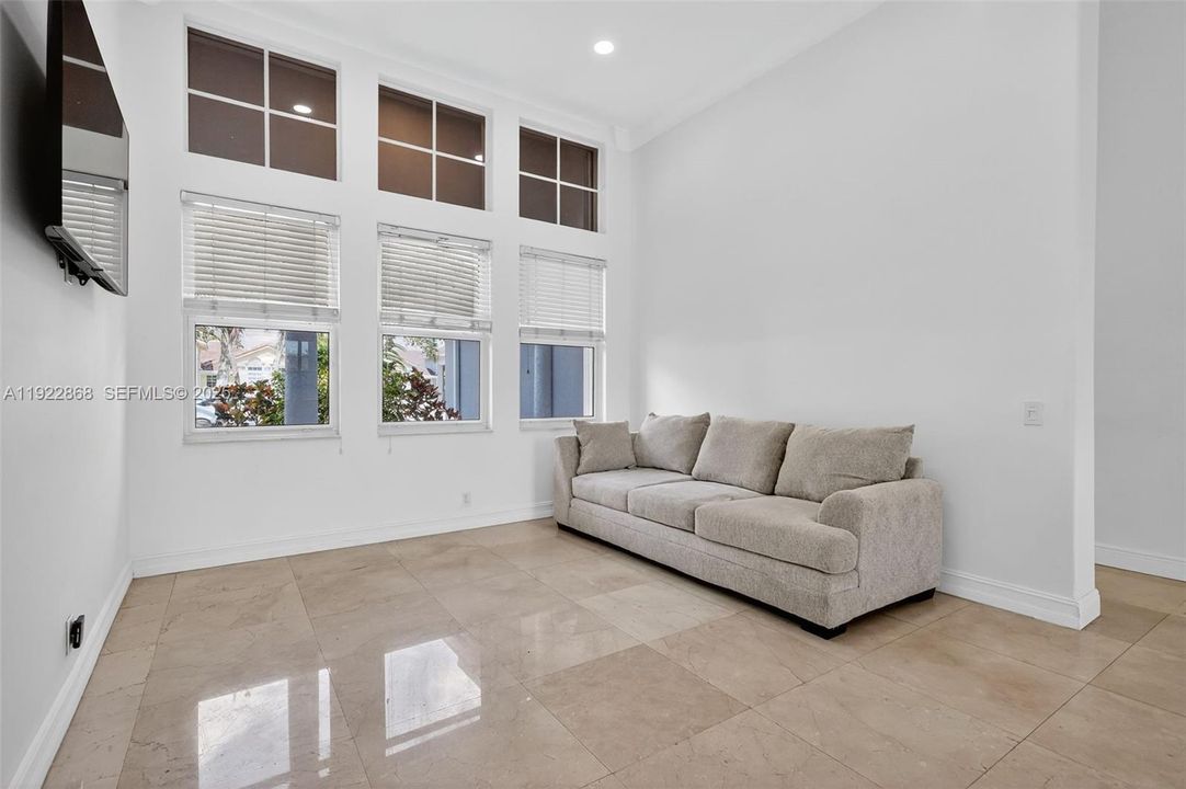 En Renta: $5,490 (3 camas, 3 baños, 2281 Pies cuadrados)