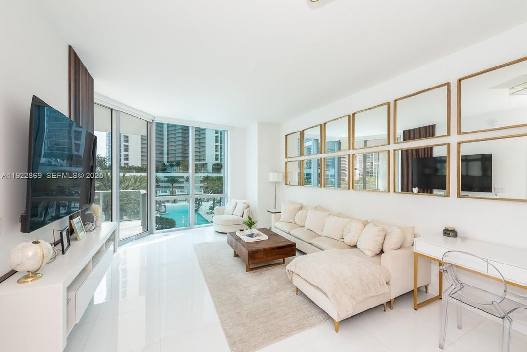 Под контрактом: $5,400 (2 спален, 2 ванн, 1244 Квадратных фут)