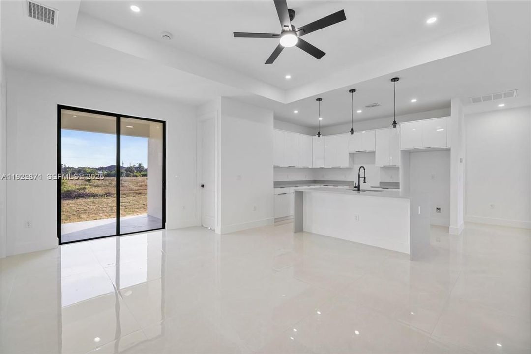 For Sale: $345,000 (4 beds, 2 baths, 1570 Square Feet)