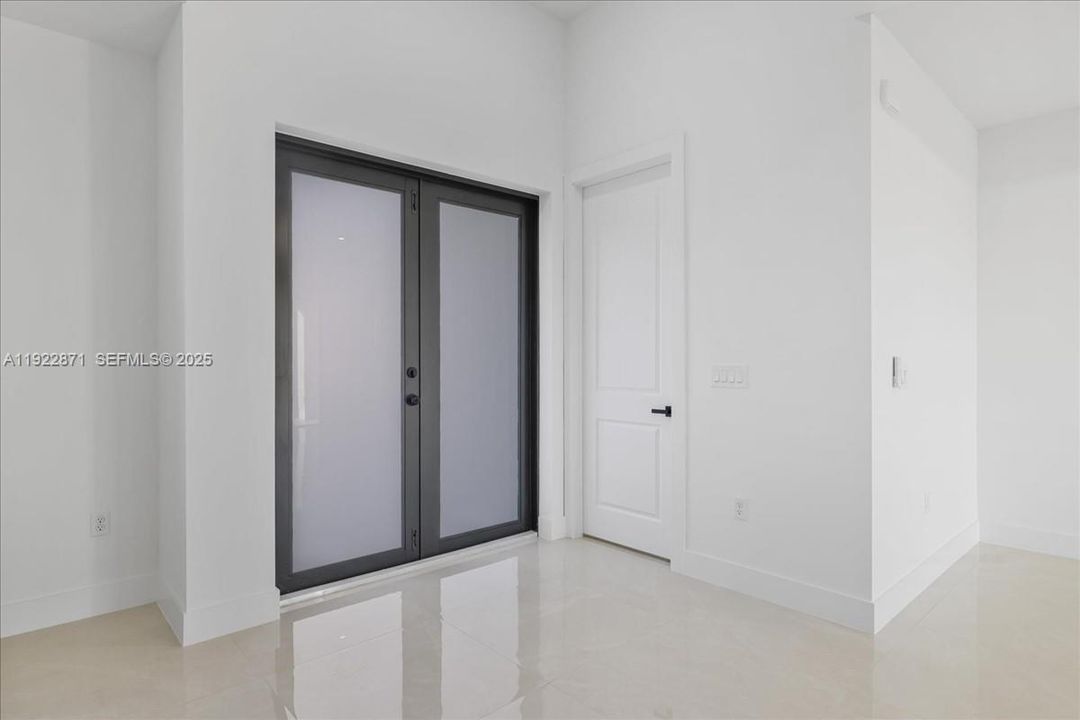 For Sale: $345,000 (4 beds, 2 baths, 1570 Square Feet)