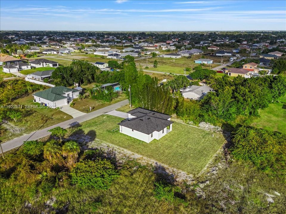 For Sale: $345,000 (4 beds, 2 baths, 1570 Square Feet)