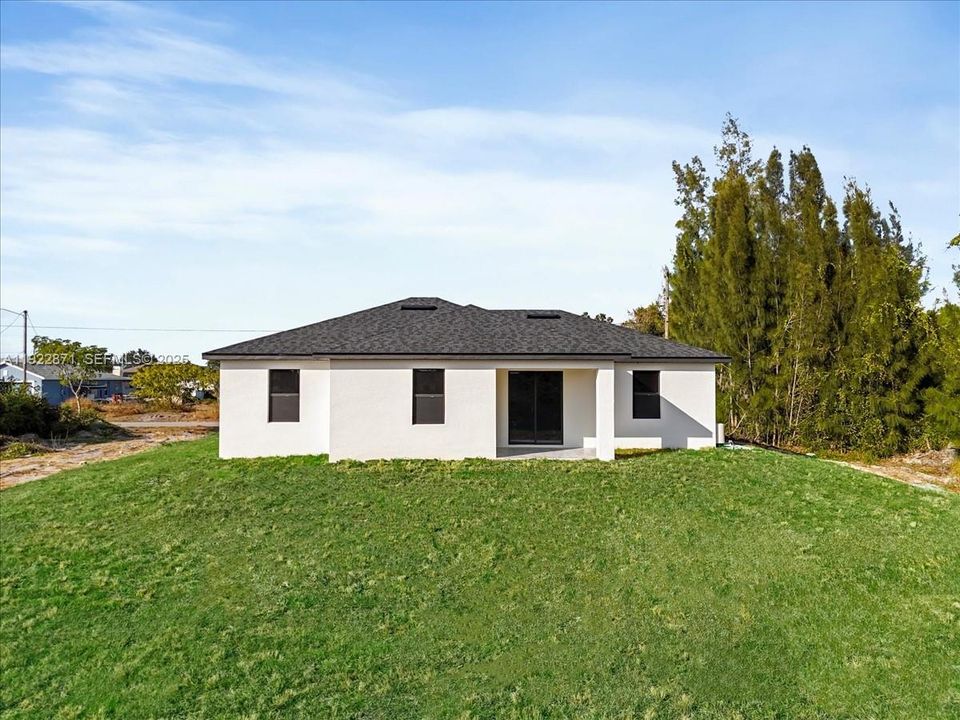 For Sale: $345,000 (4 beds, 2 baths, 1570 Square Feet)