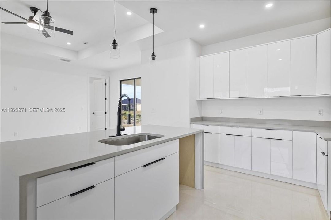 For Sale: $345,000 (4 beds, 2 baths, 1570 Square Feet)