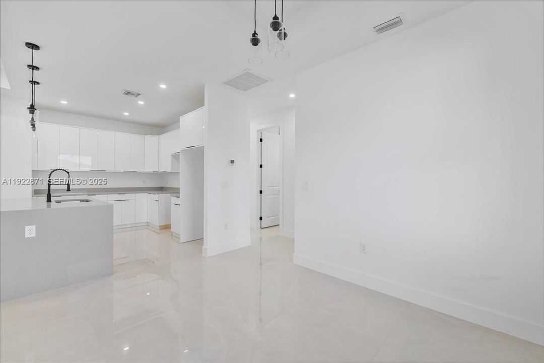 For Sale: $345,000 (4 beds, 2 baths, 1570 Square Feet)