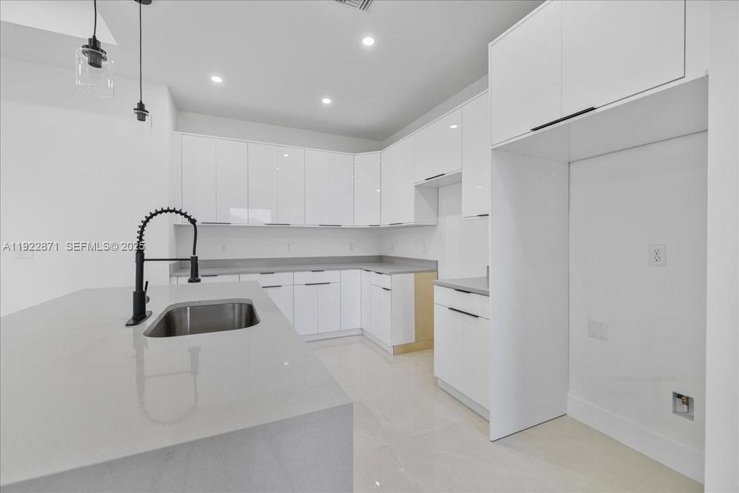 For Sale: $345,000 (4 beds, 2 baths, 1570 Square Feet)