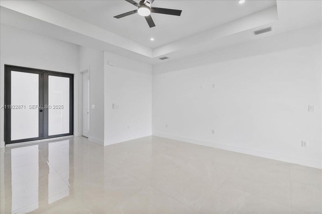 For Sale: $345,000 (4 beds, 2 baths, 1570 Square Feet)