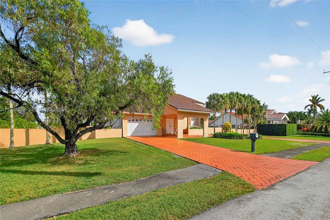 For Sale: $1,499,900 (4 beds, 3 baths, 3526 Square Feet)