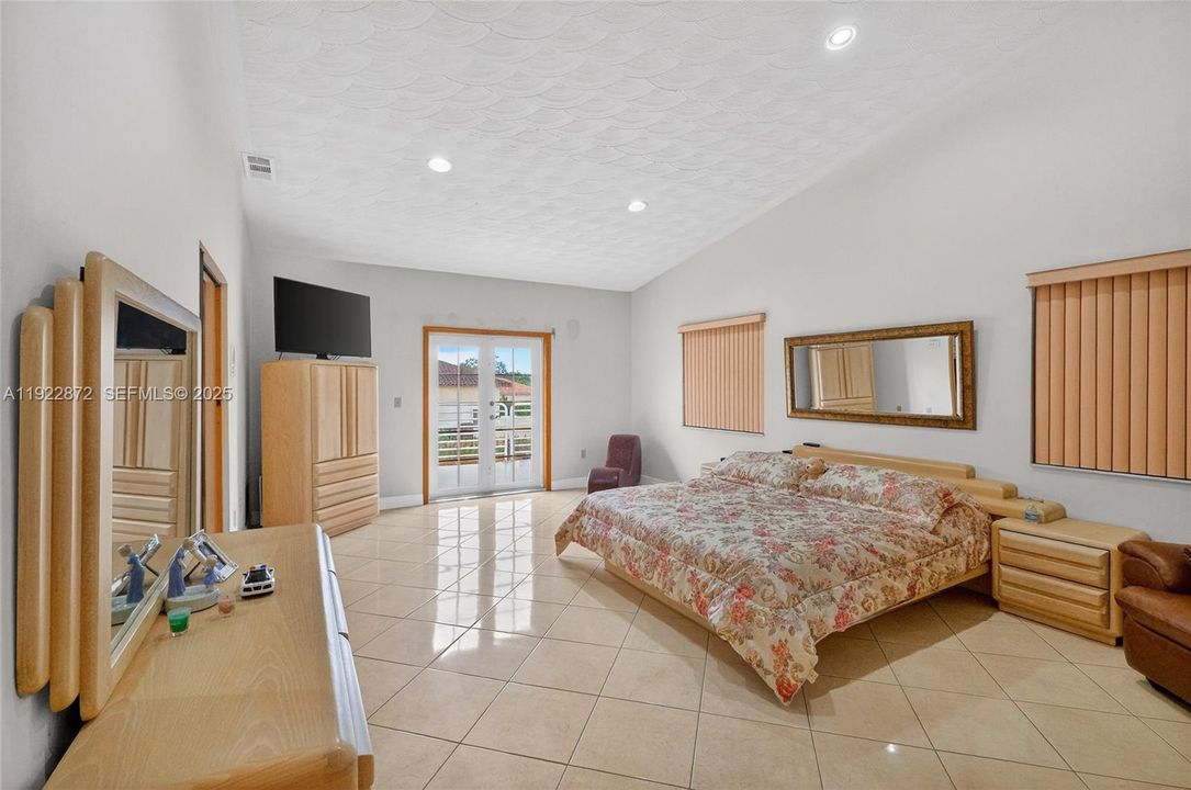 For Sale: $1,499,900 (4 beds, 3 baths, 3526 Square Feet)