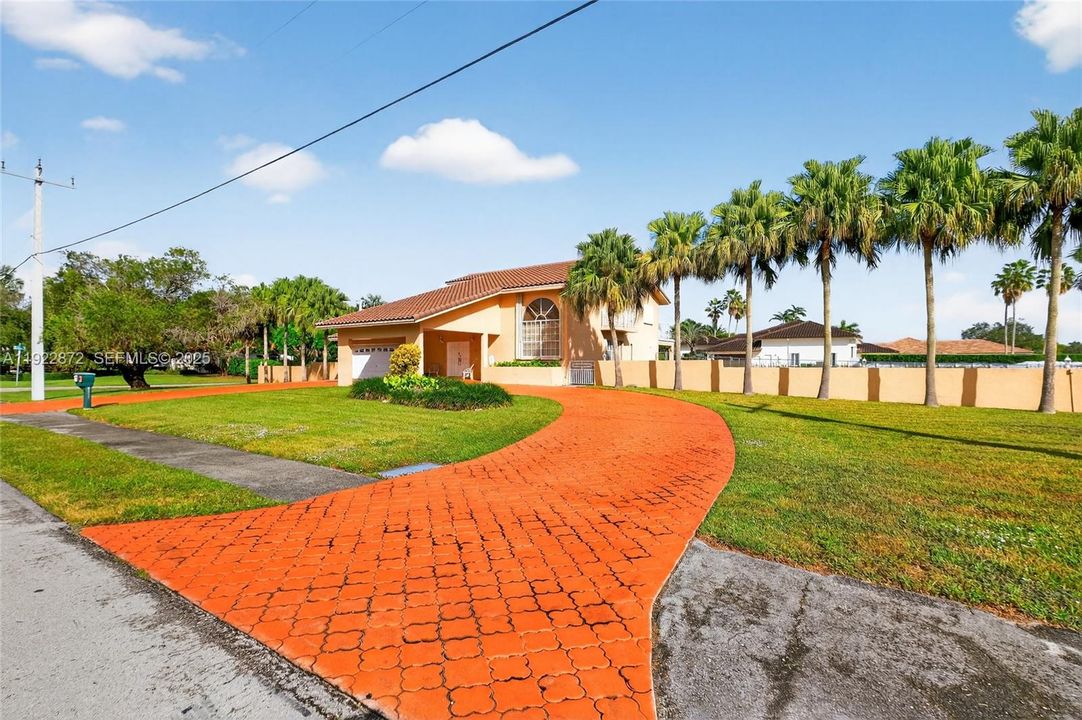 For Sale: $1,499,900 (4 beds, 3 baths, 3526 Square Feet)