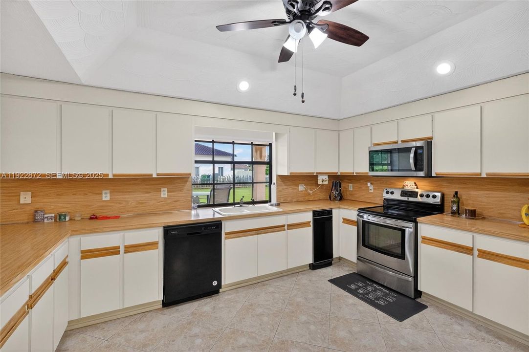 For Sale: $1,499,900 (4 beds, 3 baths, 3526 Square Feet)