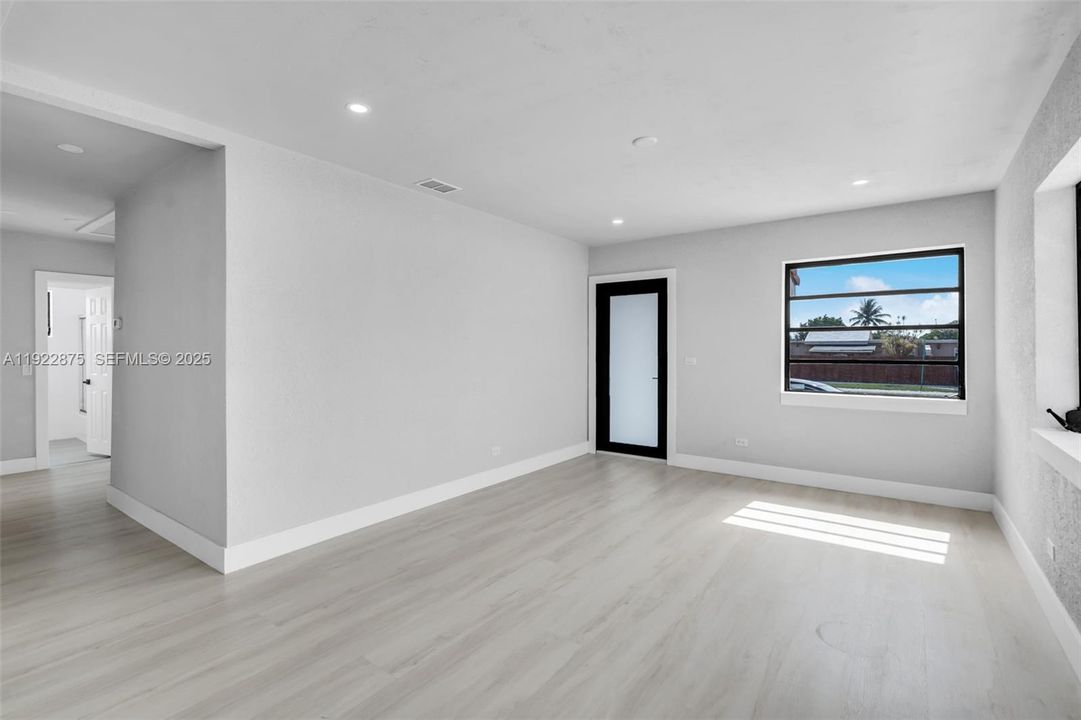 For Sale: $539,000 (3 beds, 1 baths, 1403 Square Feet)