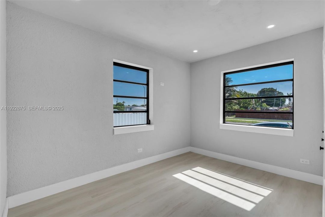 For Sale: $539,000 (3 beds, 1 baths, 1403 Square Feet)