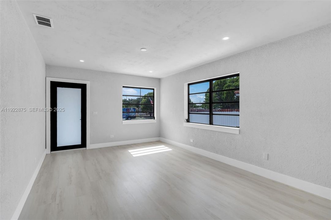 For Sale: $539,000 (3 beds, 1 baths, 1403 Square Feet)