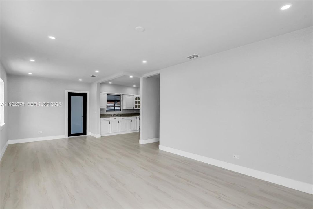 For Sale: $539,000 (3 beds, 1 baths, 1403 Square Feet)