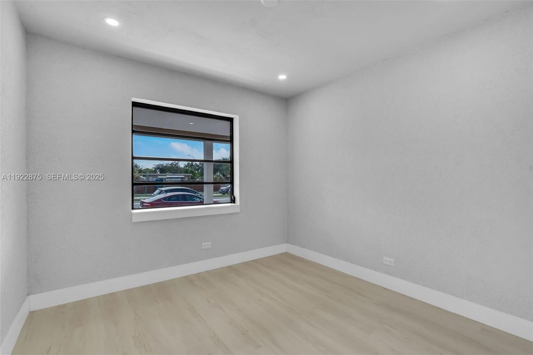 For Sale: $539,000 (3 beds, 1 baths, 1403 Square Feet)