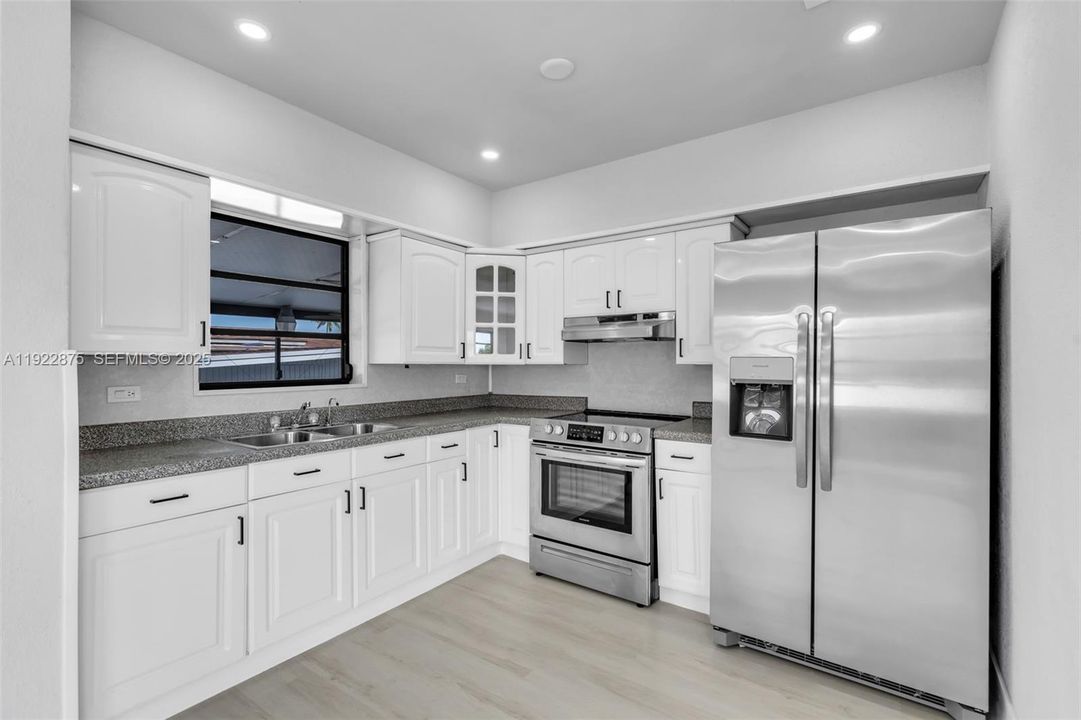 For Sale: $539,000 (3 beds, 1 baths, 1403 Square Feet)