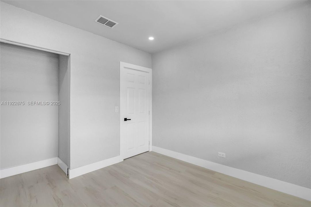 For Sale: $539,000 (3 beds, 1 baths, 1403 Square Feet)