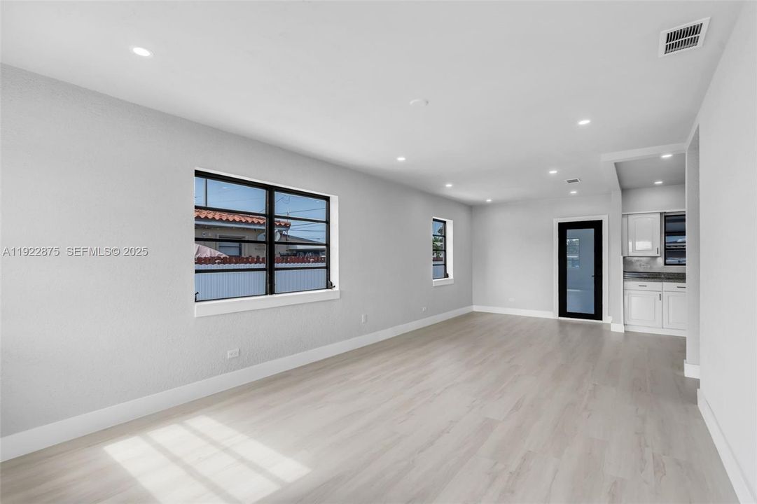 For Sale: $539,000 (3 beds, 1 baths, 1403 Square Feet)