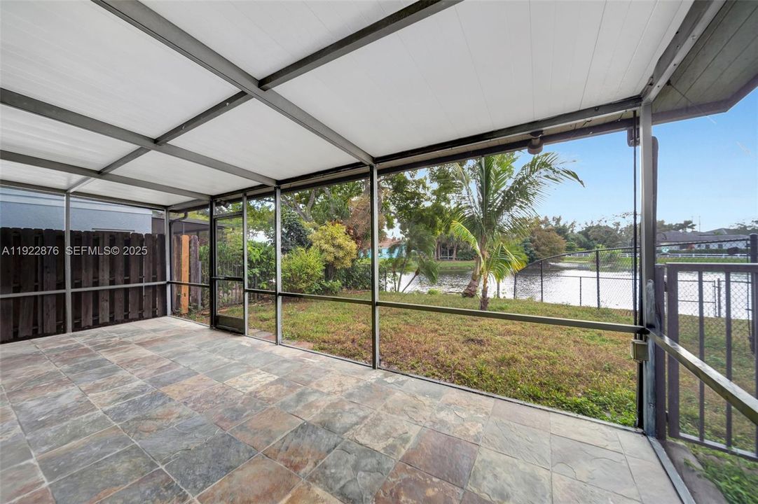 En Venta: $490,000 (3 camas, 2 baños, 1986 Pies cuadrados)