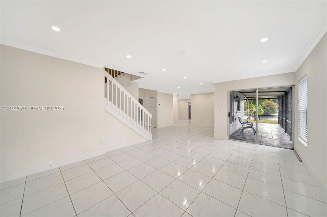 En Venta: $490,000 (3 camas, 2 baños, 1986 Pies cuadrados)