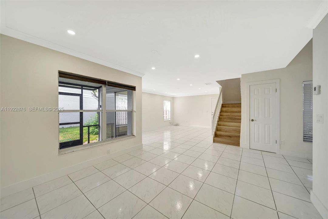 En Venta: $490,000 (3 camas, 2 baños, 1986 Pies cuadrados)