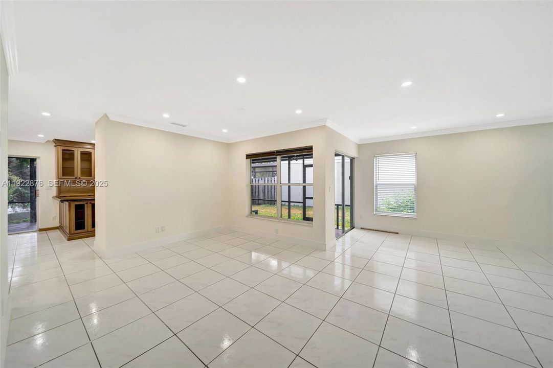 En Venta: $490,000 (3 camas, 2 baños, 1986 Pies cuadrados)