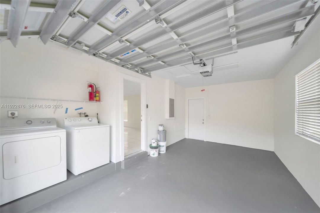 En Venta: $490,000 (3 camas, 2 baños, 1986 Pies cuadrados)