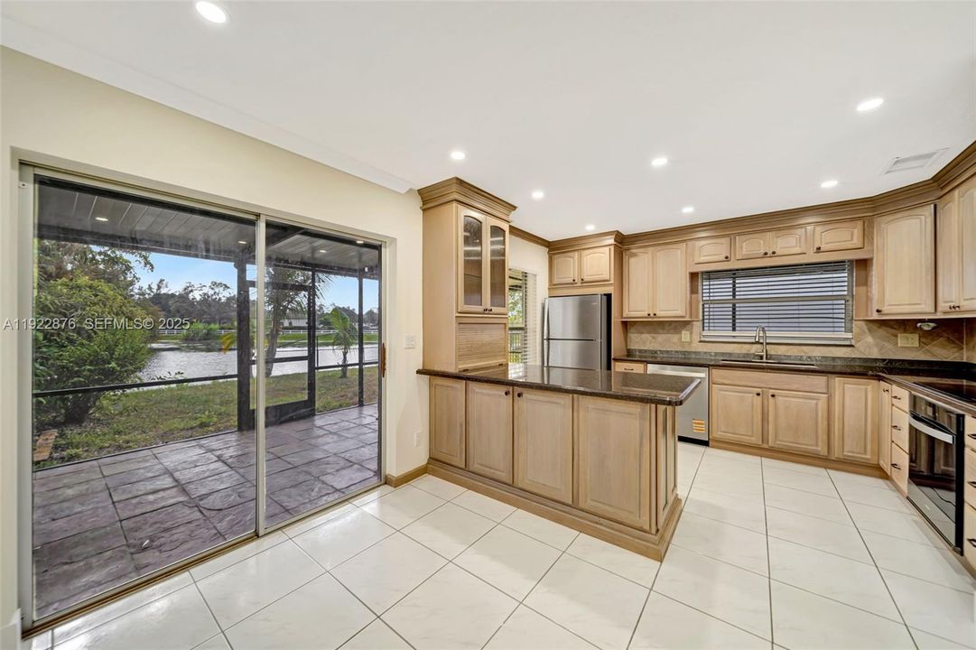 En Venta: $490,000 (3 camas, 2 baños, 1986 Pies cuadrados)