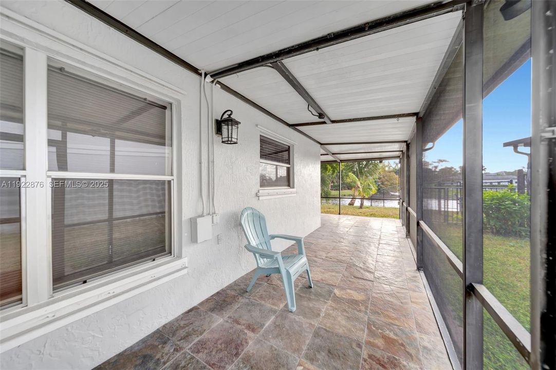 En Venta: $490,000 (3 camas, 2 baños, 1986 Pies cuadrados)