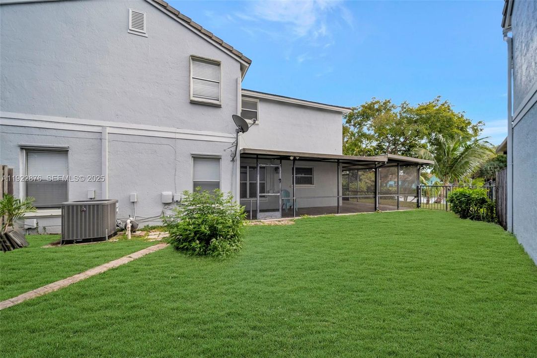 En Venta: $490,000 (3 camas, 2 baños, 1986 Pies cuadrados)