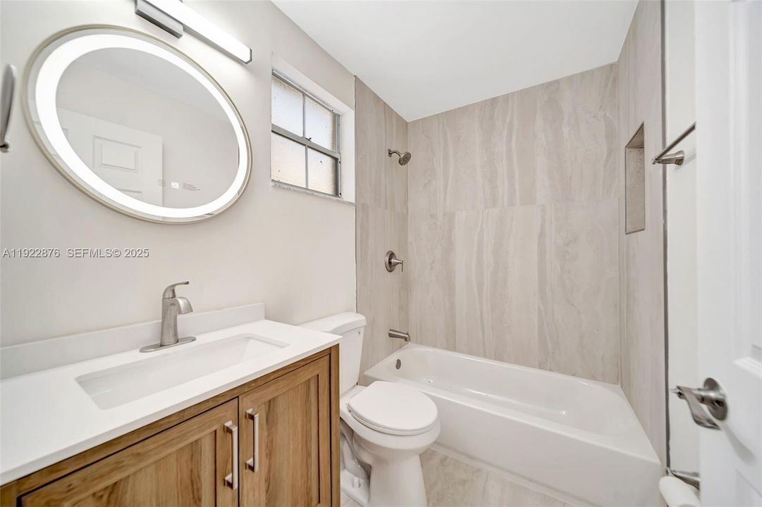 En Venta: $490,000 (3 camas, 2 baños, 1986 Pies cuadrados)