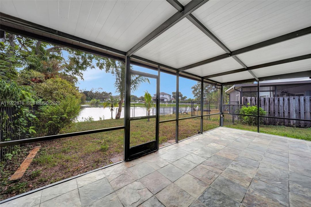 En Venta: $490,000 (3 camas, 2 baños, 1986 Pies cuadrados)