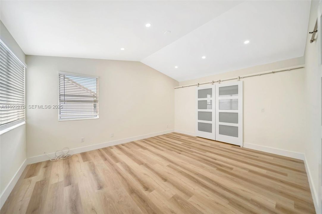 En Venta: $490,000 (3 camas, 2 baños, 1986 Pies cuadrados)