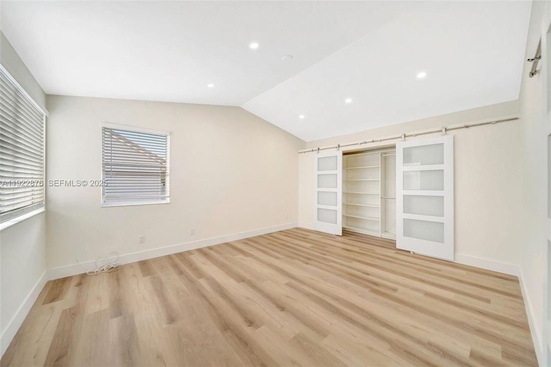 En Venta: $490,000 (3 camas, 2 baños, 1986 Pies cuadrados)