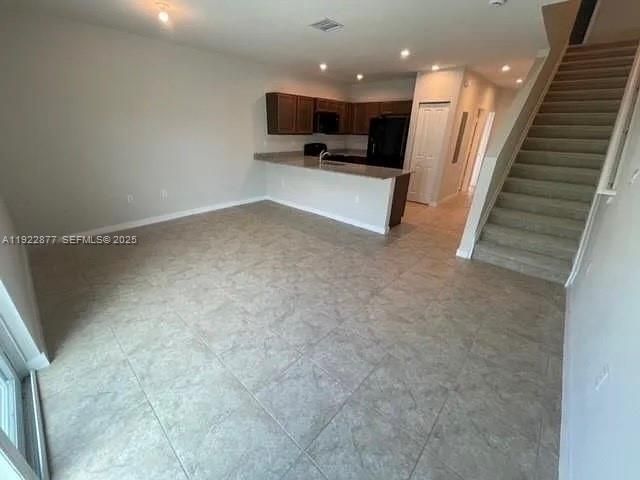 For Rent: $2,700 (3 beds, 3 baths, 1425 Square Feet)