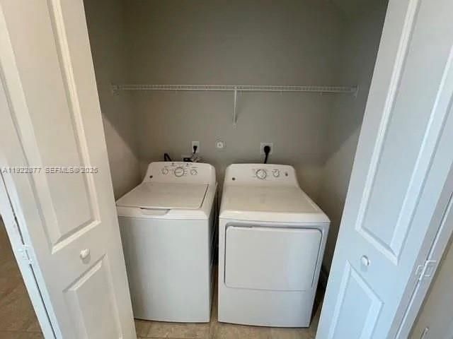 For Rent: $2,700 (3 beds, 3 baths, 1425 Square Feet)