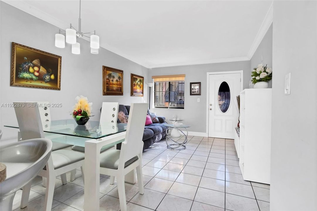 待售: $235,000 (2 贝兹, 2 浴室, 812 平方英尺)