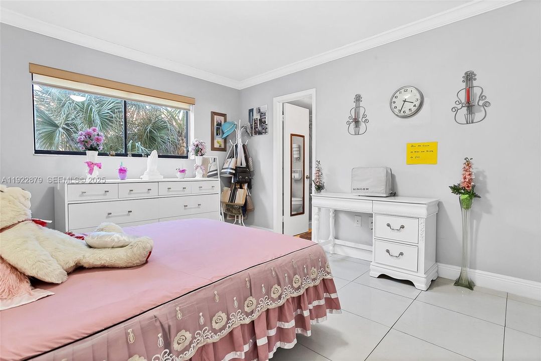 待售: $235,000 (2 贝兹, 2 浴室, 812 平方英尺)