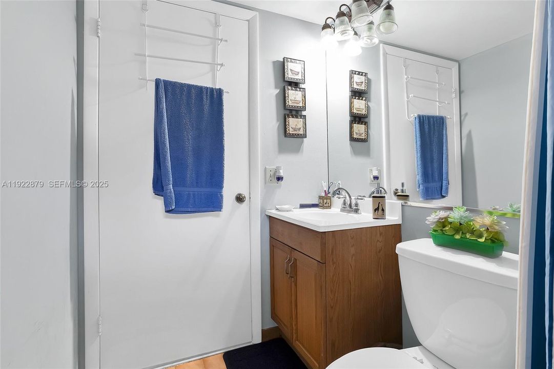 待售: $235,000 (2 贝兹, 2 浴室, 812 平方英尺)