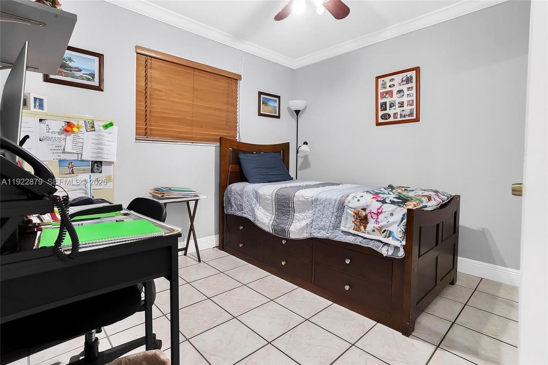 待售: $235,000 (2 贝兹, 2 浴室, 812 平方英尺)